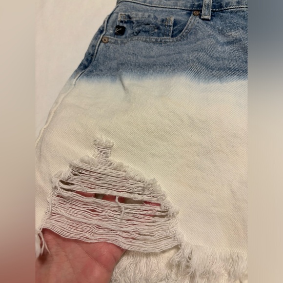 Kancan dark blue to white ombré button fly denim distressed shorts, XL - Picture 10 of 10